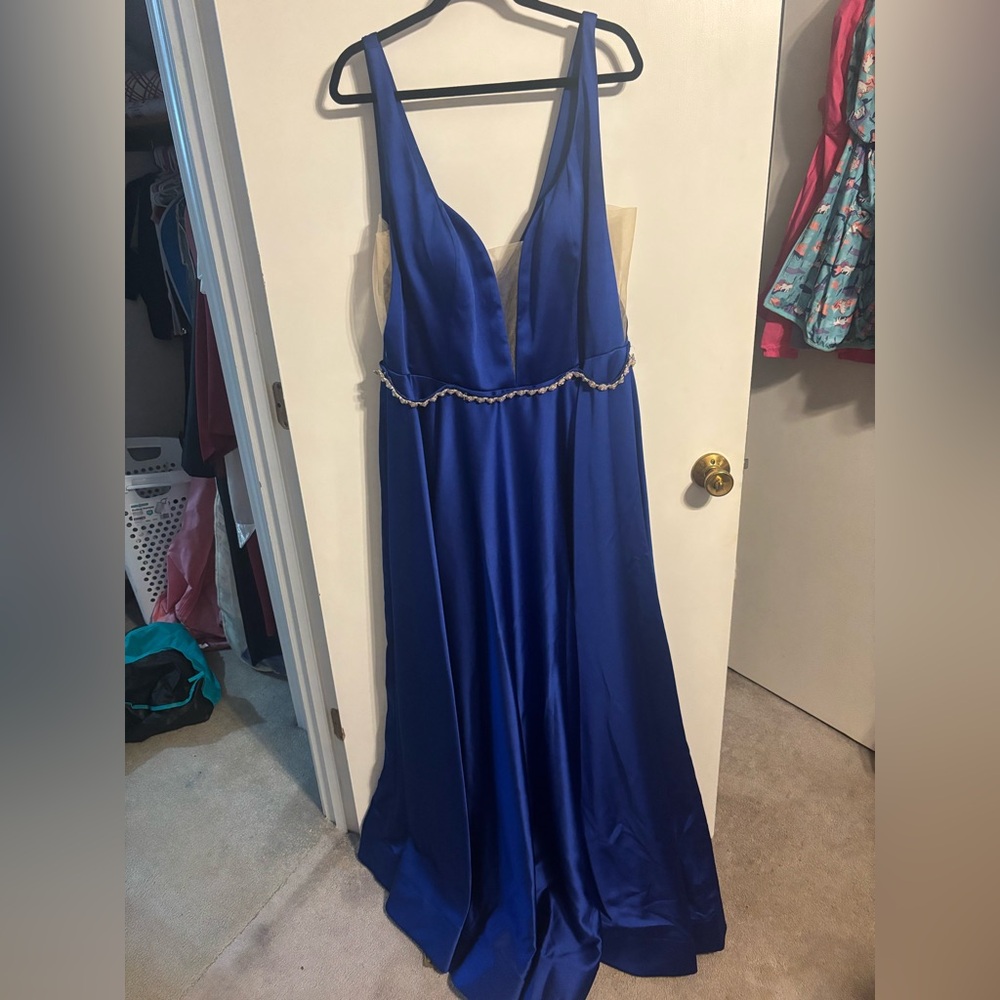 Elegant Royal Blue Satin V-Neck Evening Dress